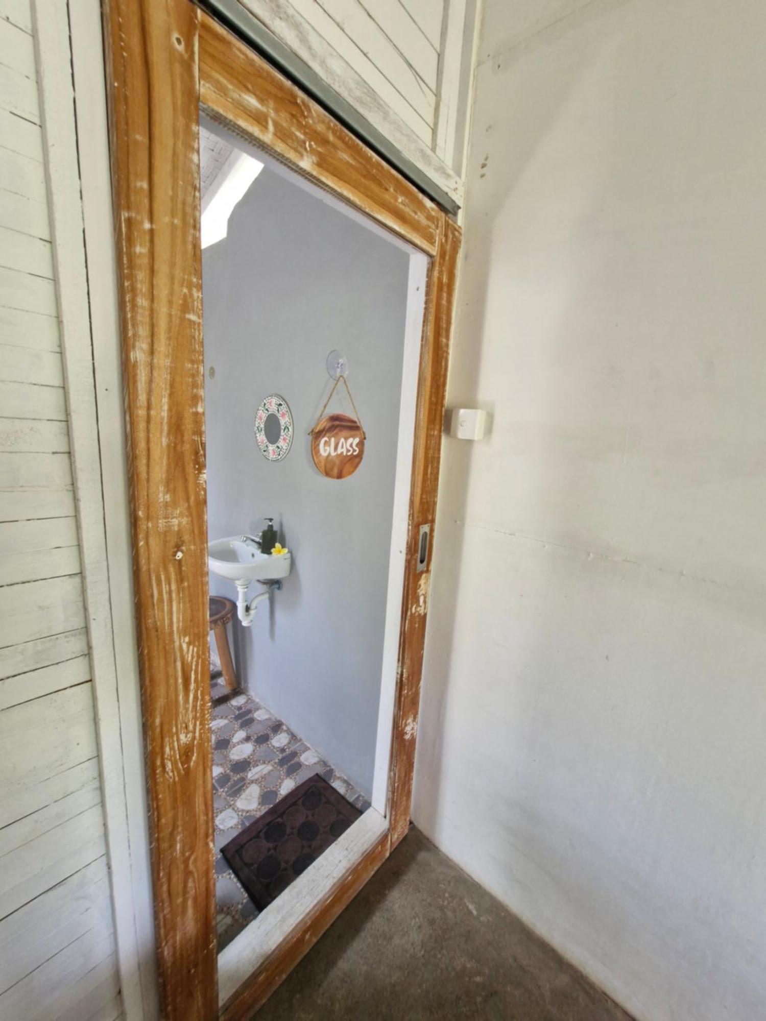 The Layar Homestay Batununggul Exterior foto